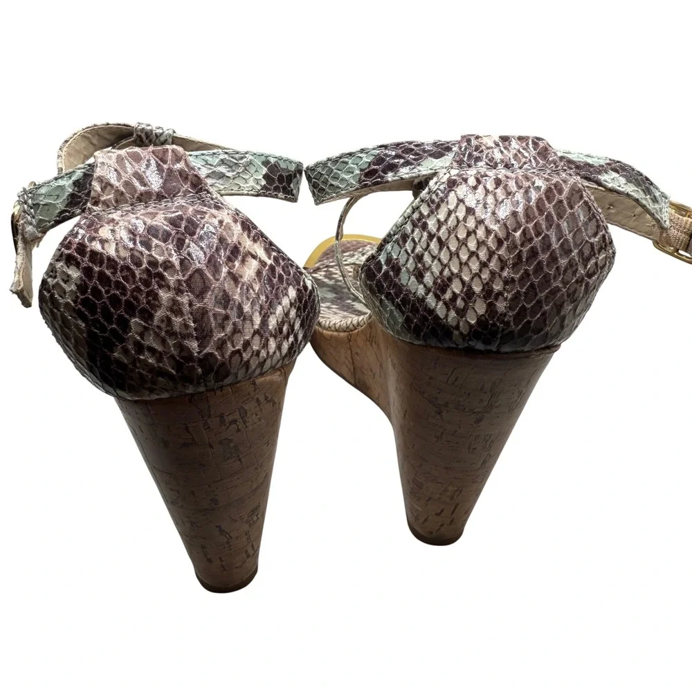 Mossimo open toe wedge sandal, snake print gold medal detail ‎ 7.5